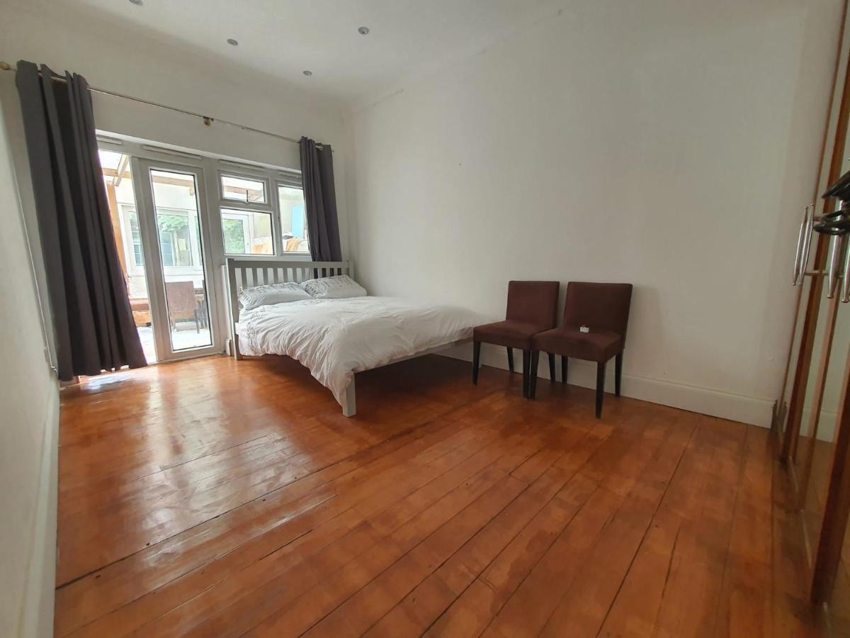 Private Room- Direct Travel Central/ Heathrow 런던 외부 사진