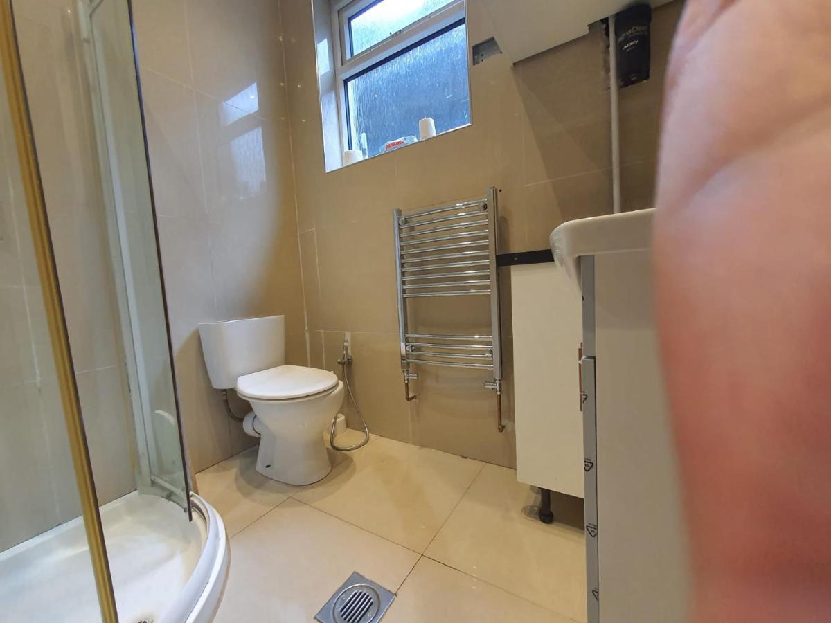 Private Room- Direct Travel Central/ Heathrow 런던 외부 사진