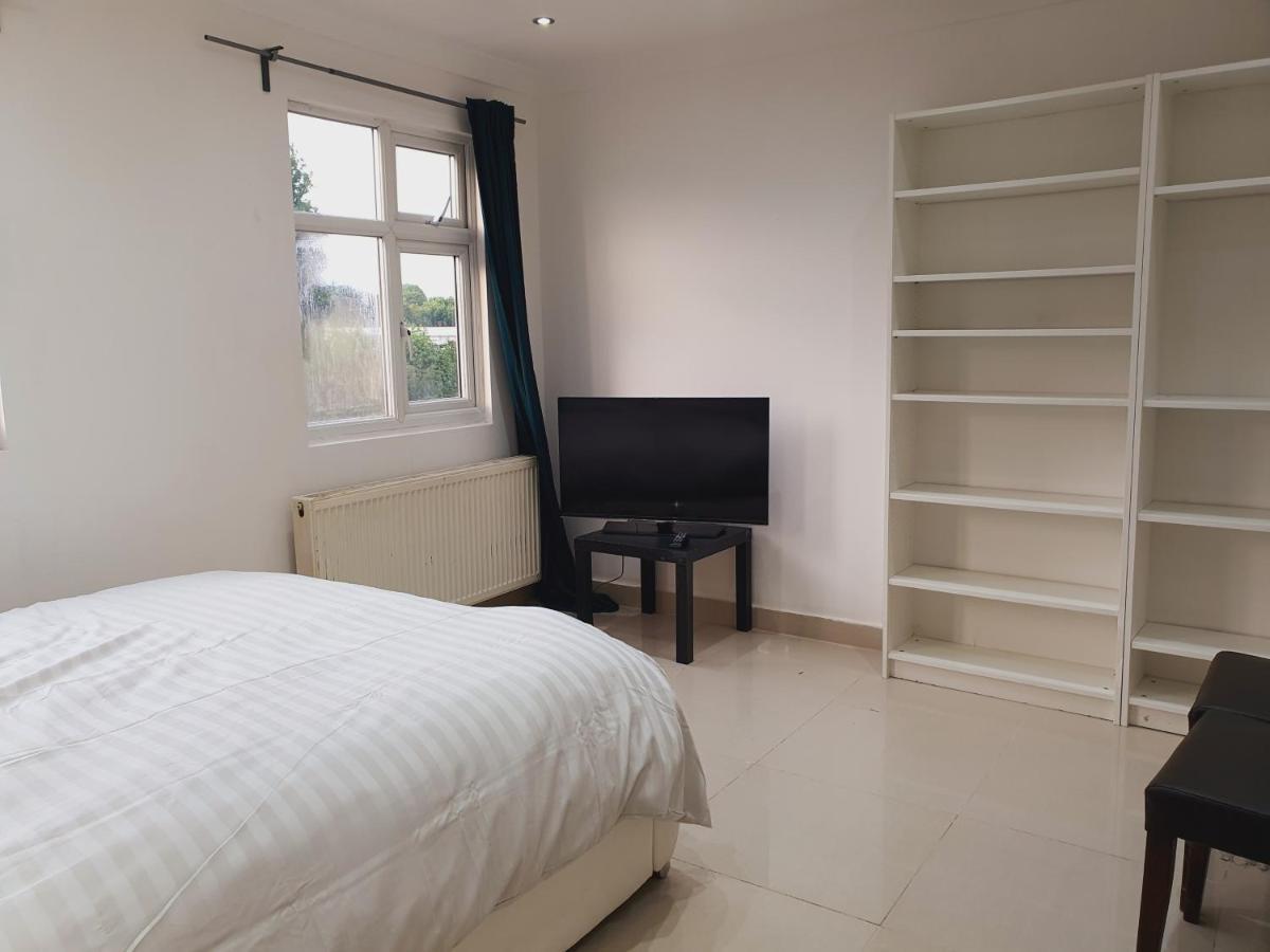 Private Room- Direct Travel Central/ Heathrow 런던 외부 사진