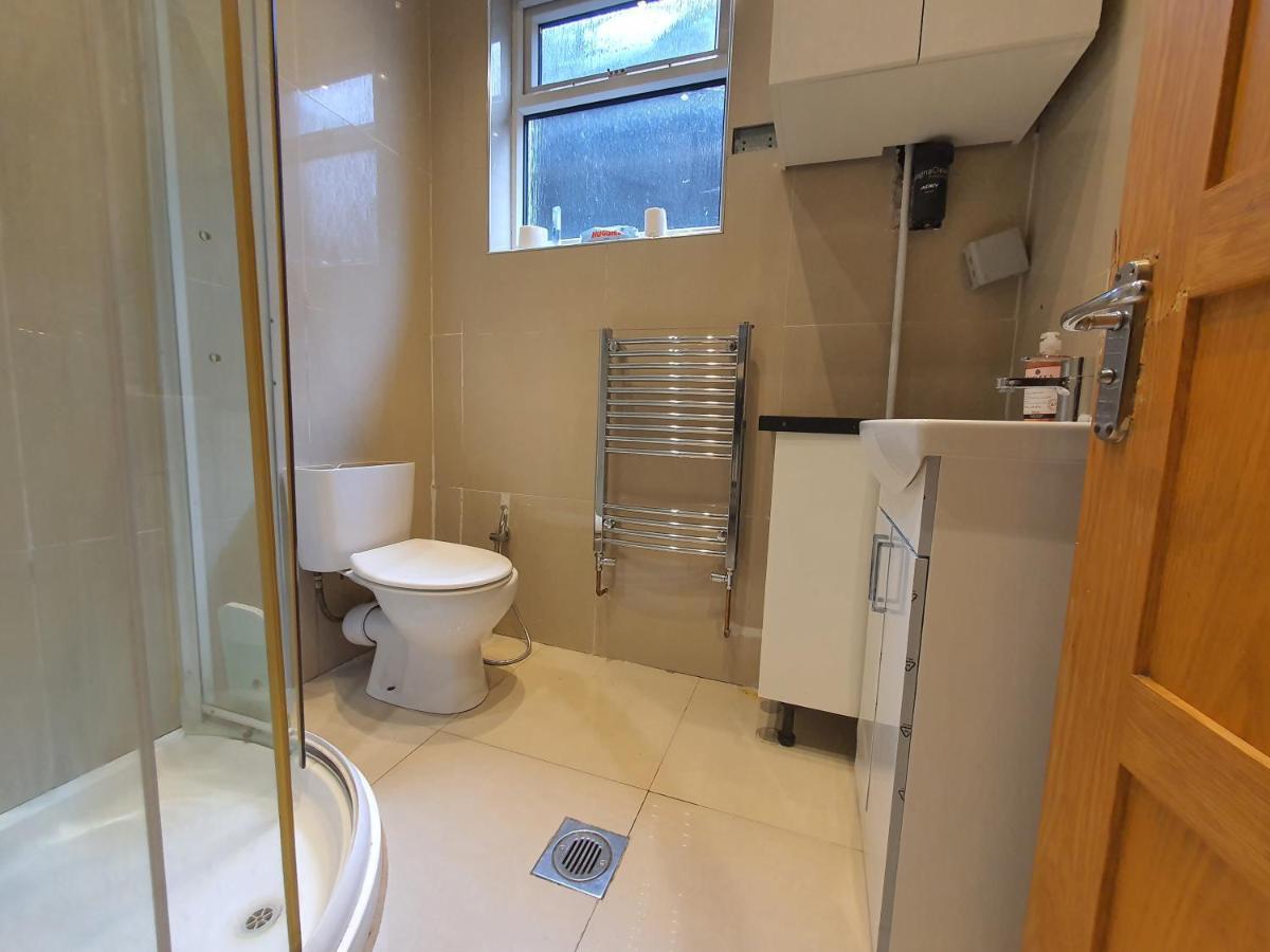 Private Room- Direct Travel Central/ Heathrow 런던 외부 사진