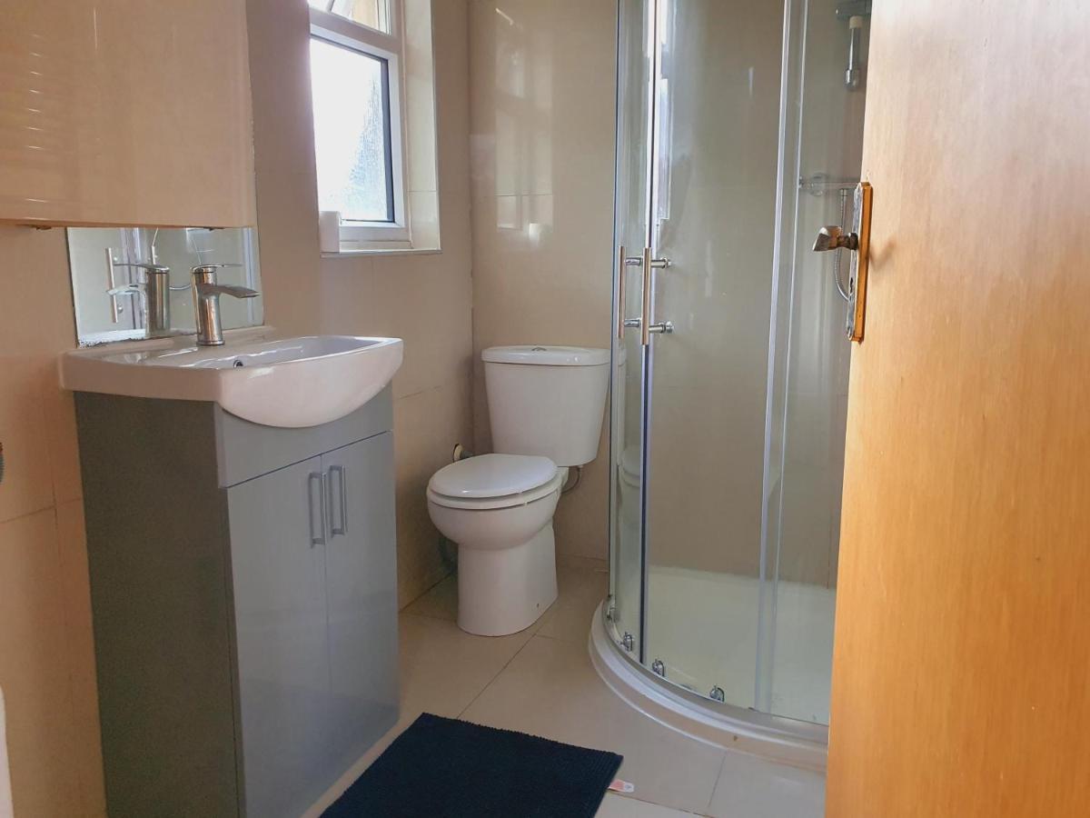 Private Room- Direct Travel Central/ Heathrow 런던 외부 사진