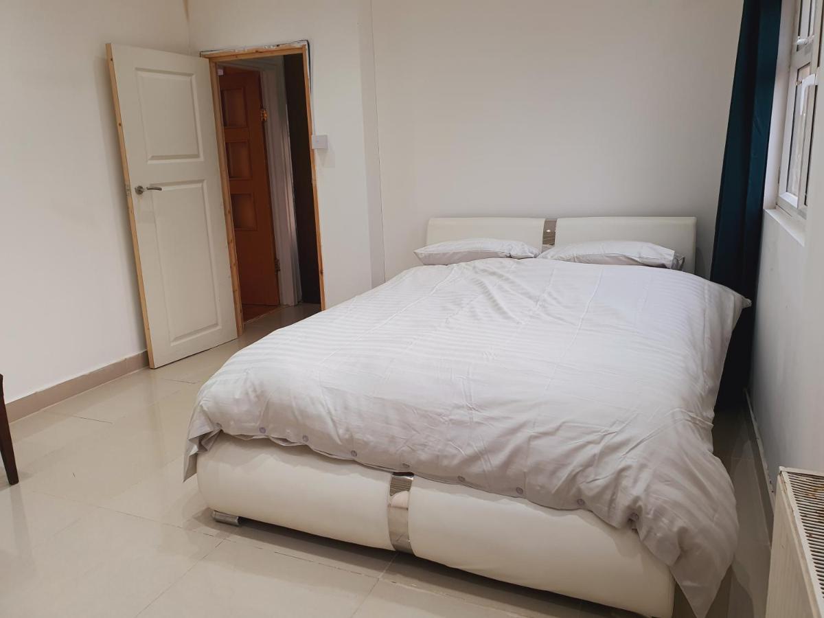 Private Room- Direct Travel Central/ Heathrow 런던 외부 사진