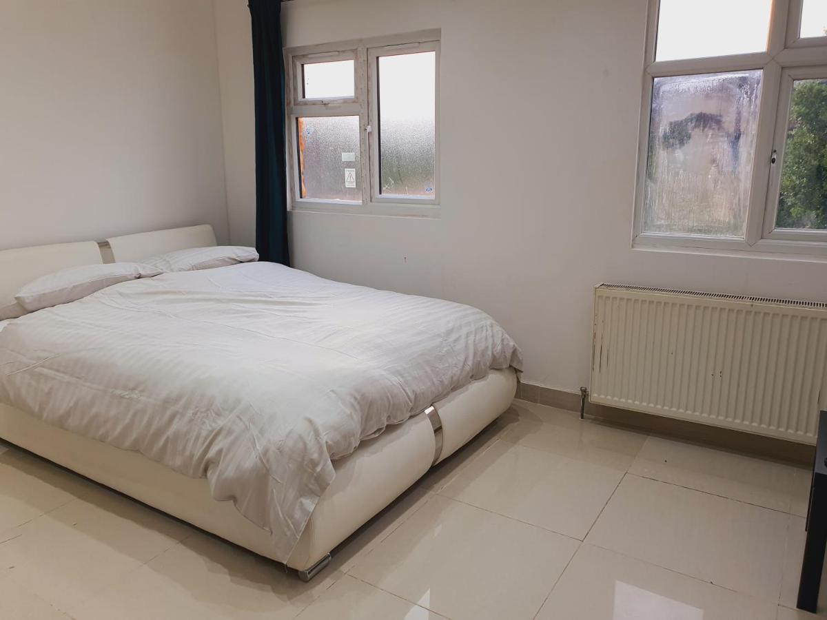 Private Room- Direct Travel Central/ Heathrow 런던 외부 사진