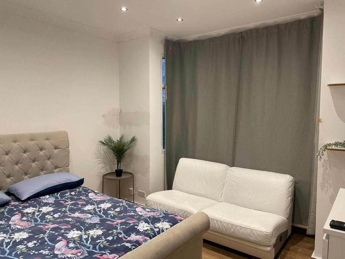 Private Room- Direct Travel Central/ Heathrow 런던 외부 사진